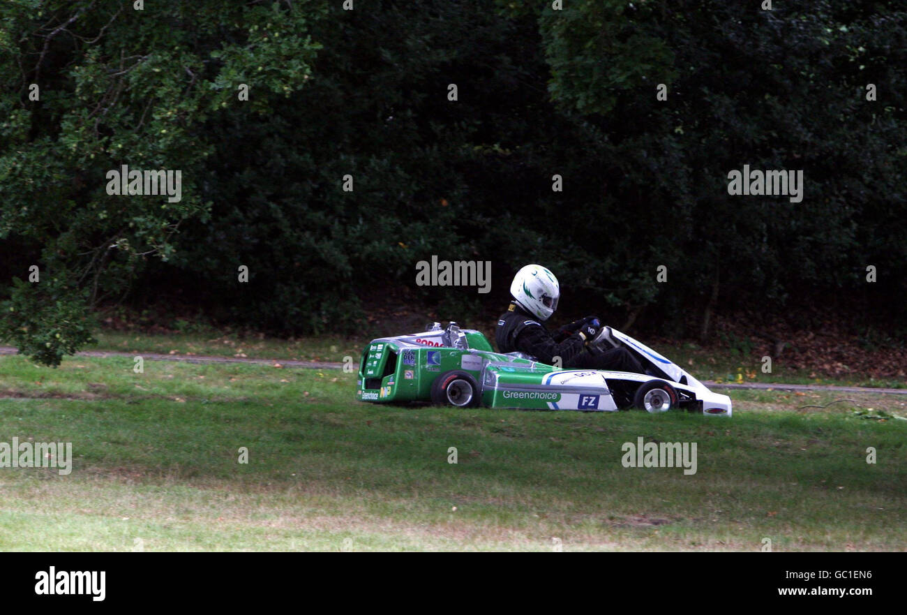 L'équipe hollandaise Greenchoice Forze participe au Grand Prix de Formule zéro britannique à la Frazer-Nash Research Ltd de Mytchett, Surrey. La course se composait de quatre équipes du Royaume-Uni, de la Belgique, de la Hollande et de l'Espagne qui ont fait des courses de karts neutres contre la montre. Banque D'Images