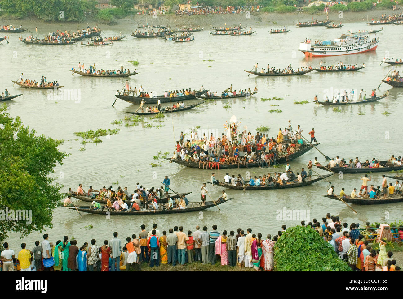 La Déesse Durga sur Icchamoti immersion river à la fin de Durga Puja festival, Taki Basirhat, West Bengal, India Banque D'Images