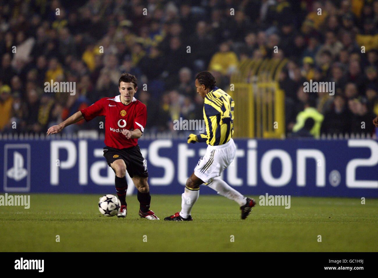 Liam Miller, de Manchester United, prend la place de Marco Aurelio, de Fenerbahce Banque D'Images