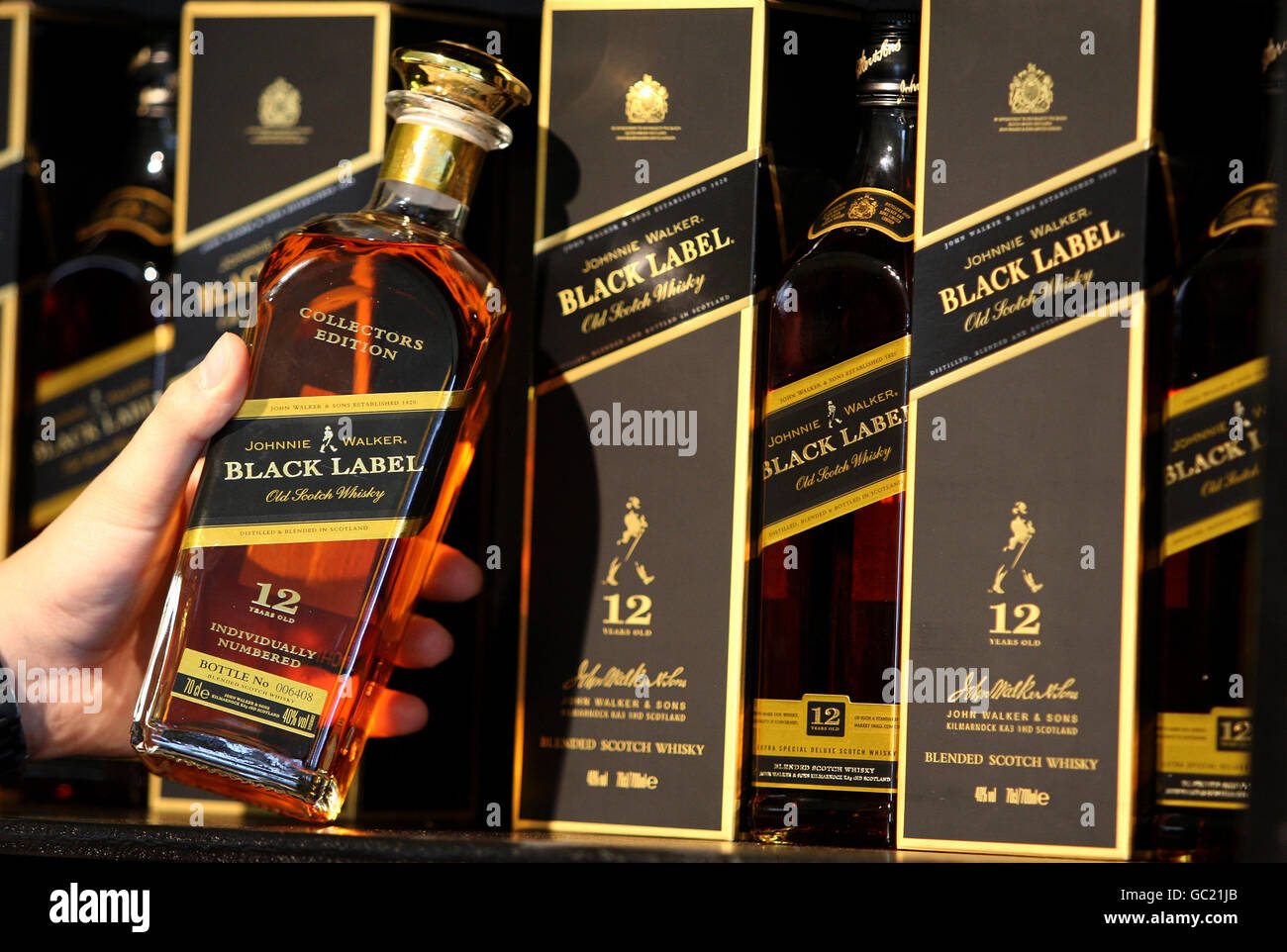 Une bouteille de Johnnie Walker Whisky à l'expérience du whisky aux championnats de golf Johnnie Walker à Gleneagles après que Diageo, propriétaire de Johnnie Walker, a annoncé des bénéfices avant impôts de plus de 2 milliards, une baisse de 3.7% par rapport à l'année précédente. Banque D'Images