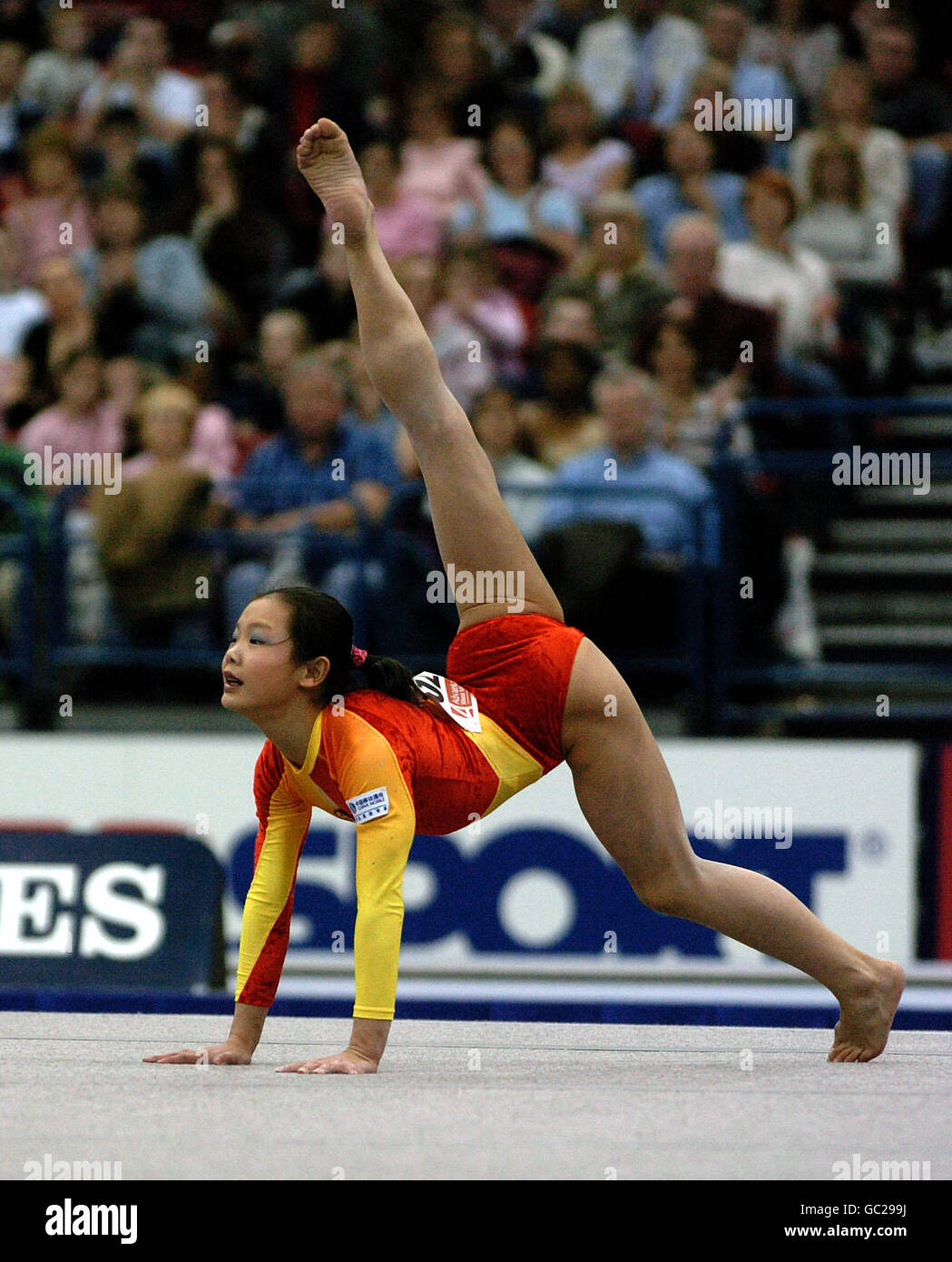 Gymnastique - finale de la coupe du monde. Cheng Fei de Chine en action dans l'exercice de plancher Banque D'Images