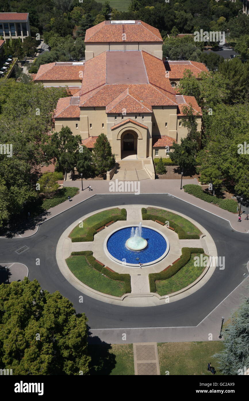 Vue vers la Stanford Memorial Auditorium de Hoover Tower - Editorial Utilisez uniquement Banque D'Images