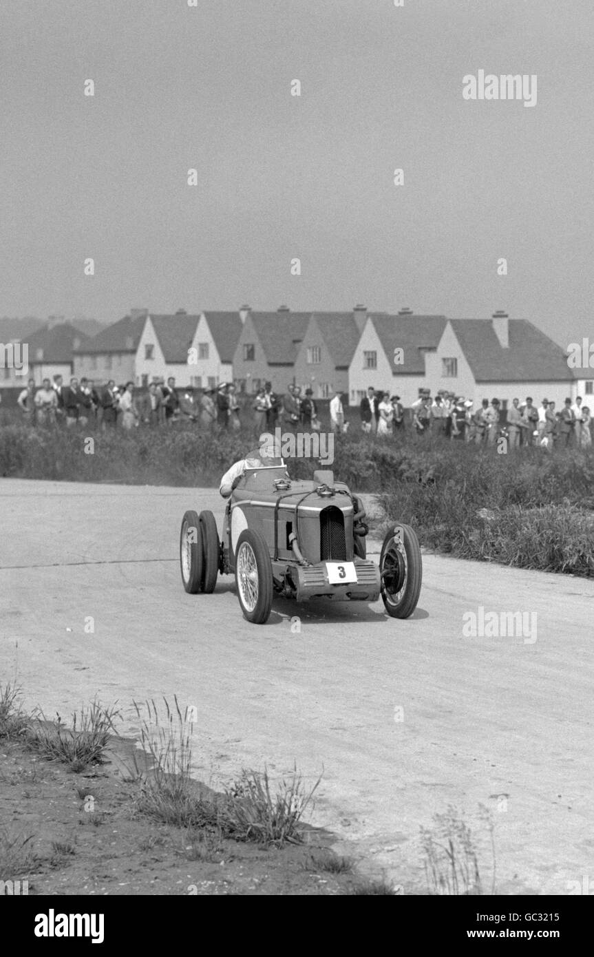 Courses automobiles - Bugatti Owners Club Hill Climb - Northwood Hills.D.G.Evans dans son MG concurrence dans le Bugatti Owners Club Hill grimper à Northwood Hills Banque D'Images