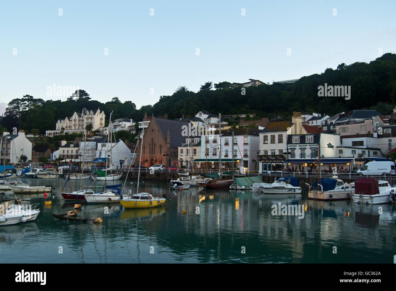 St Aubin's Harbour, au crépuscule, Jersey, Channel Islands Banque D'Images