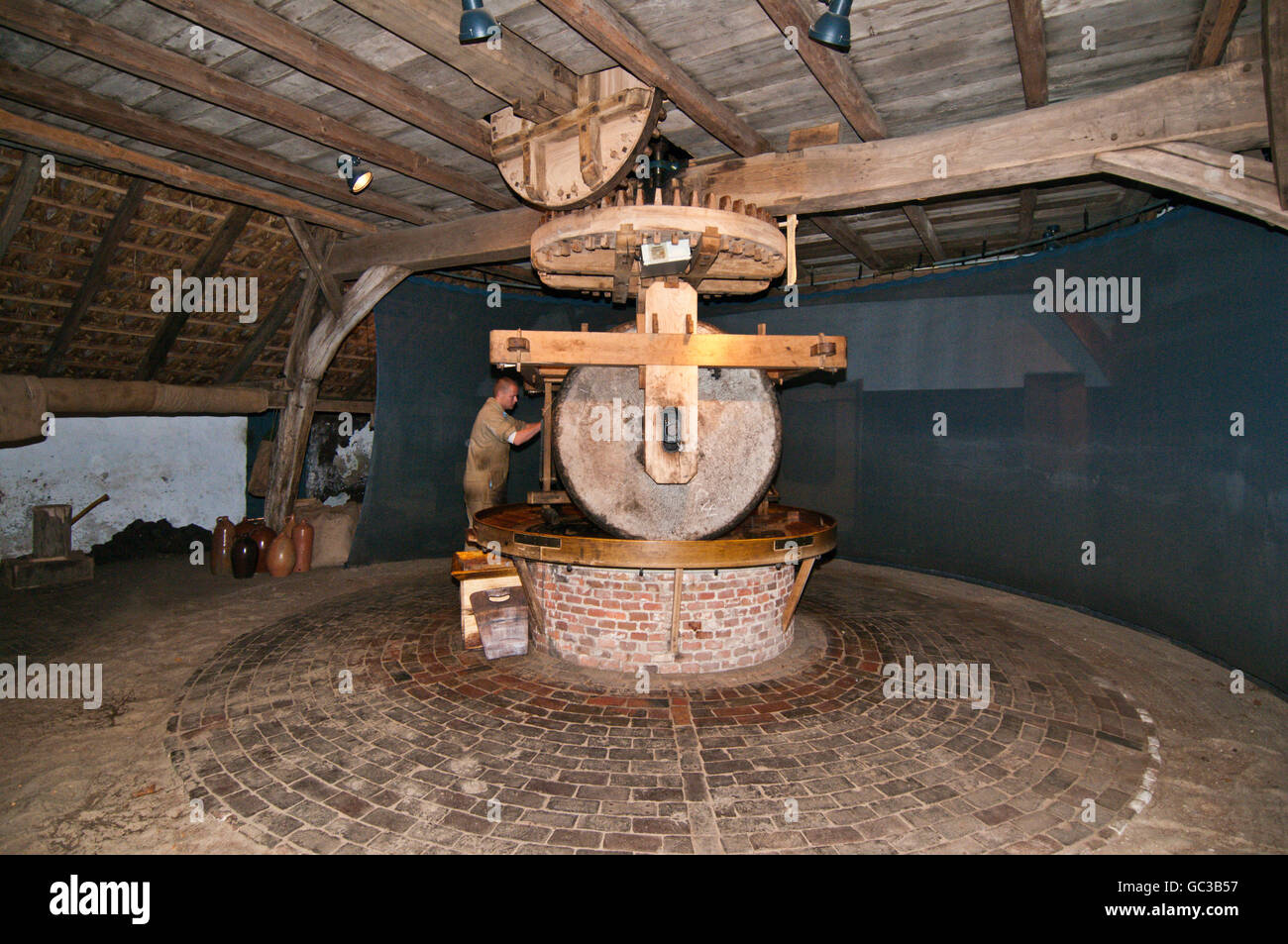 Un ancien moulin à huile en pierre, Pays-Bas Open Air Museum à Arnhem, Hollande, Pays-Bas, Europe Banque D'Images