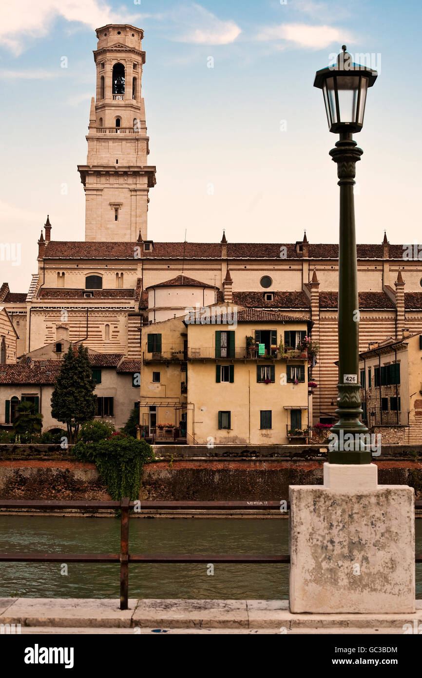 La cathédrale de Vérone, le Duomo ou Cathédrale Santa Maria Matricolare, Vérone, Italie, Europe Banque D'Images