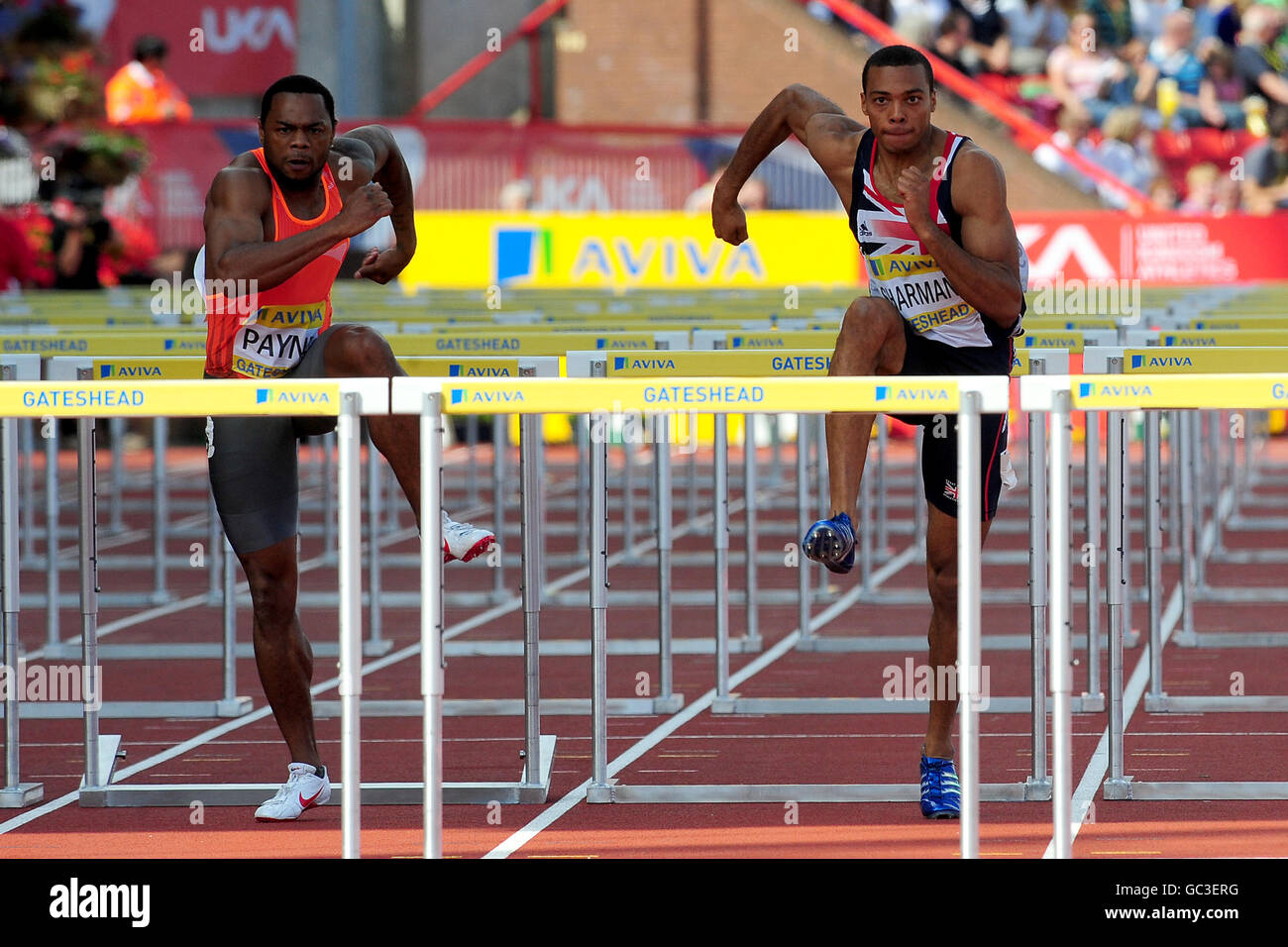 Athlétisme - Aviva British Grand Prix - Gateshead Stadium.David Payne (à gauche) et William Sharman (à droite) des États-Unis D'Amérique pendant les haies de 110 mètres des hommes Banque D'Images