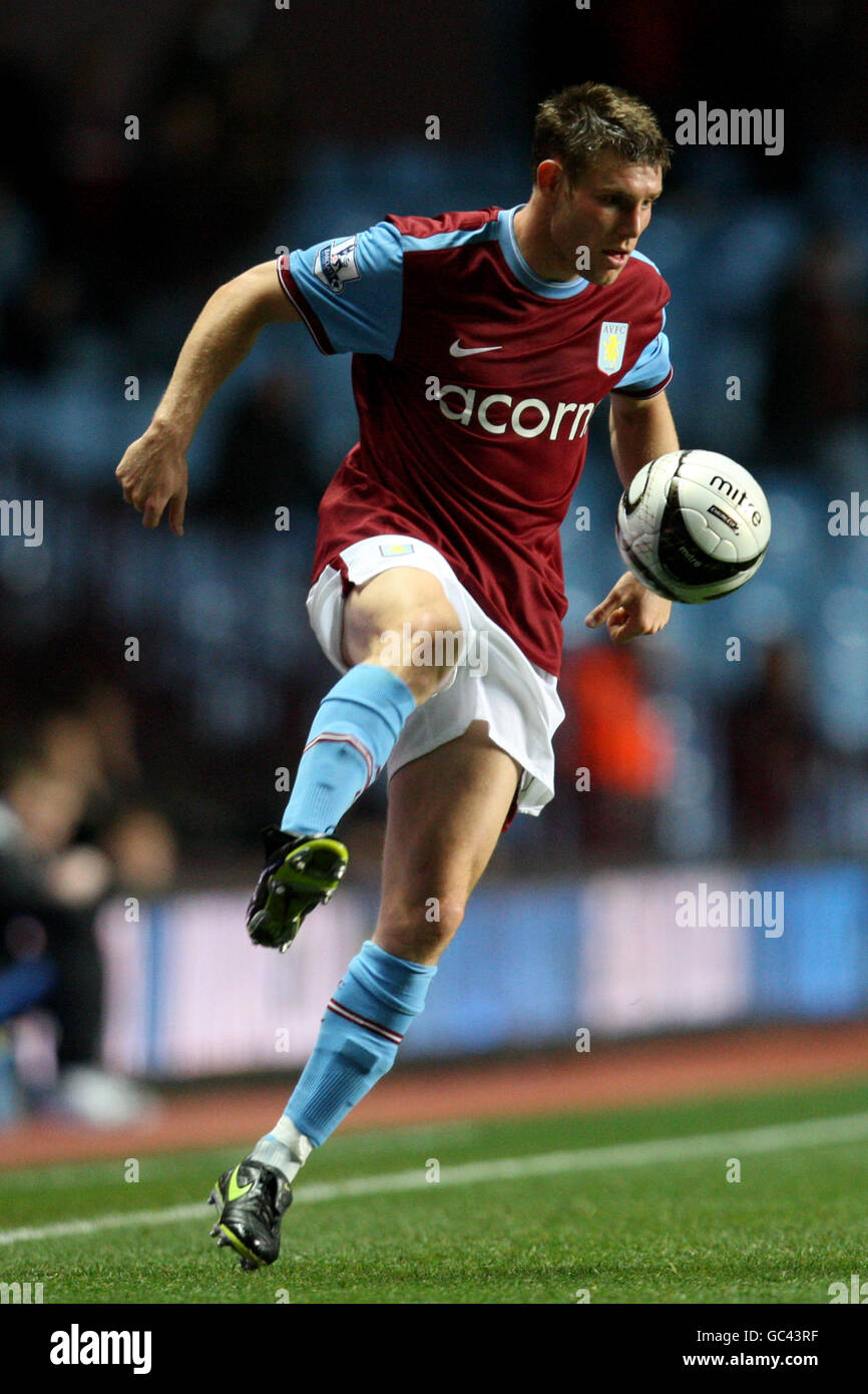 Football - Carling Cup - troisième tour - Aston Villa v Cardiff City - Villa Park. James Milner, Aston Villa Banque D'Images