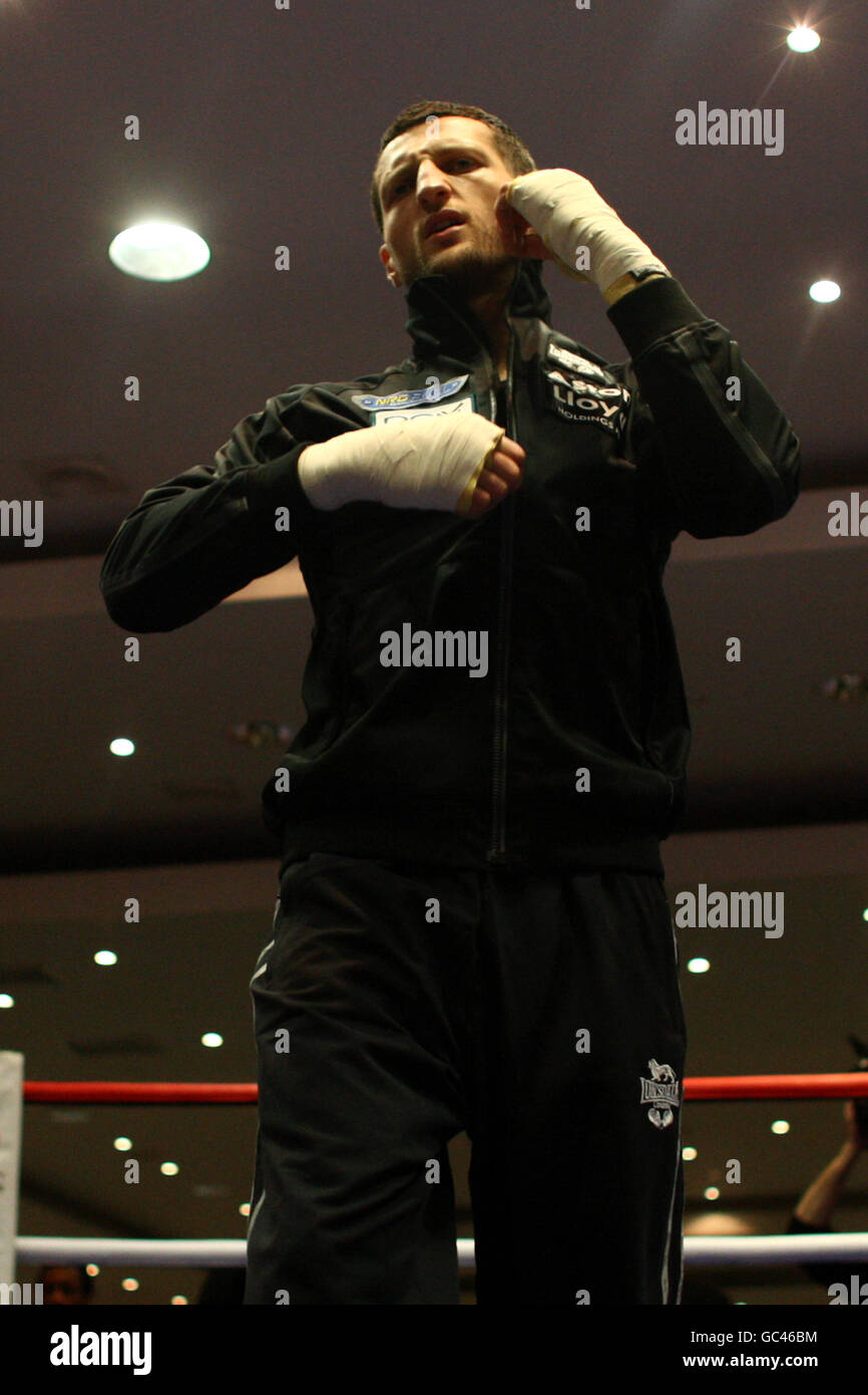 Carl Froch pendant un travail de médias à l'hôtel Crowne Plaza de Nottingham. Banque D'Images