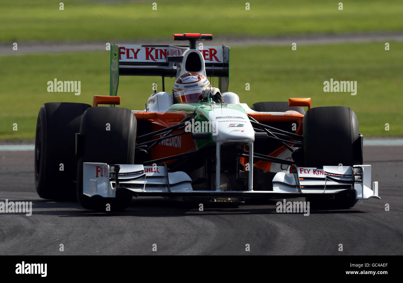 Adrian Sutil de Force India lors de la troisième séance d'entraînement du Grand Prix d'Abu Dhabi au circuit Yas Marina, Émirats arabes Unis. Banque D'Images