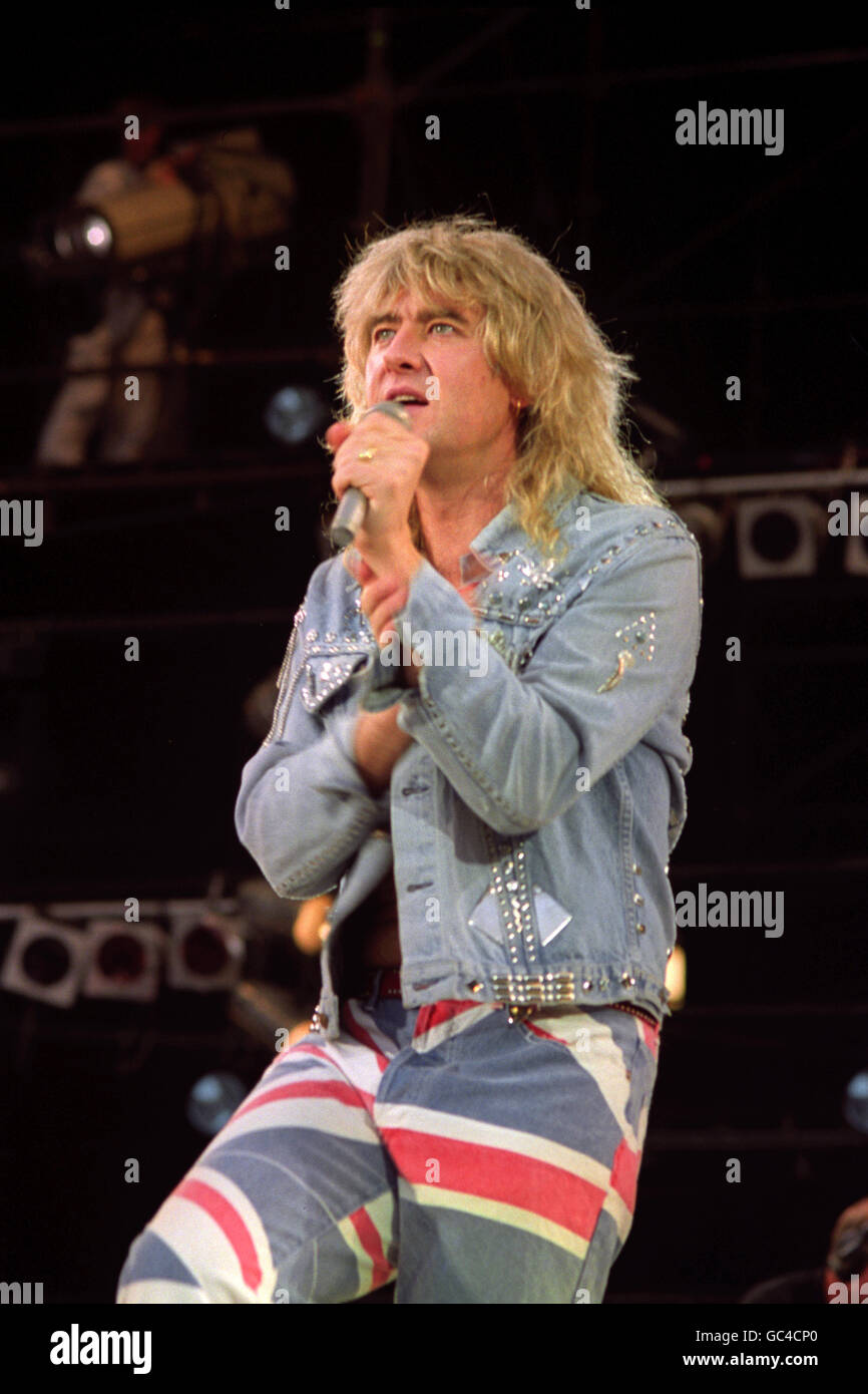 Musique, DEF Leppard, Joe Elliott. Joe Elliott, chanteur principal du groupe de rock DEF Leppard. Banque D'Images