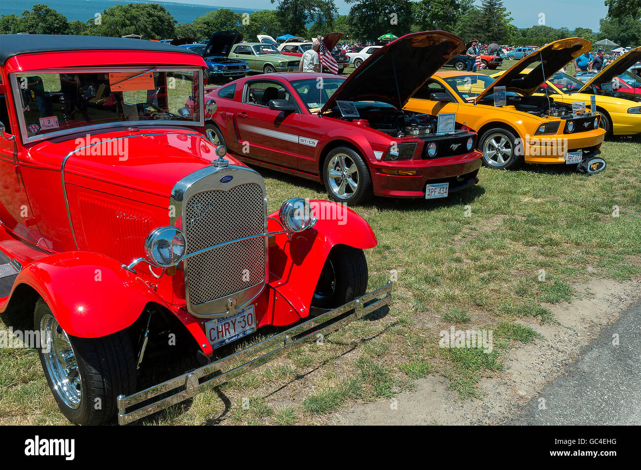 Autos à une exposition de voiture Banque D'Images