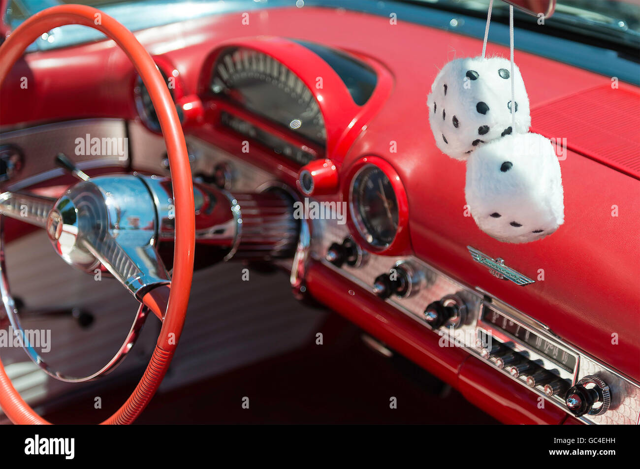 Autos à une exposition de voiture Banque D'Images