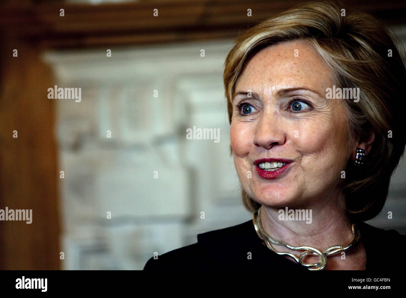 La Secrétaire d'État américaine Hillary Clinton arrive pour rencontrer le Premier ministre Gordon Brown à Chequrs, la résidence officielle du Premier ministre, dans le Buckinghamshire. Banque D'Images