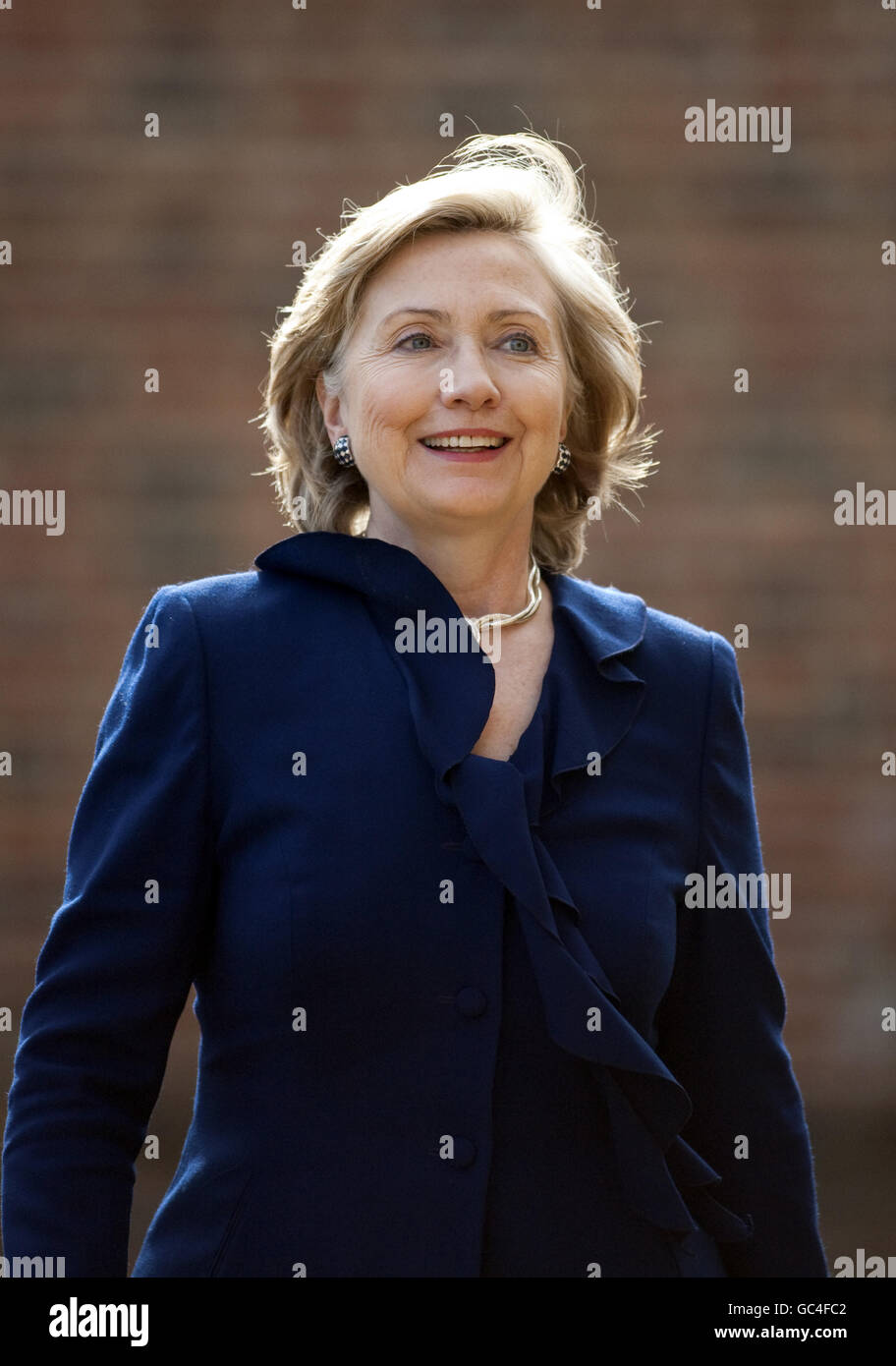 La Secrétaire d'État américaine Hillary Clinton arrive pour rencontrer le Premier ministre Gordon Brown à Chequrs, la résidence officielle du Premier ministre, dans le Buckinghamshire. Banque D'Images