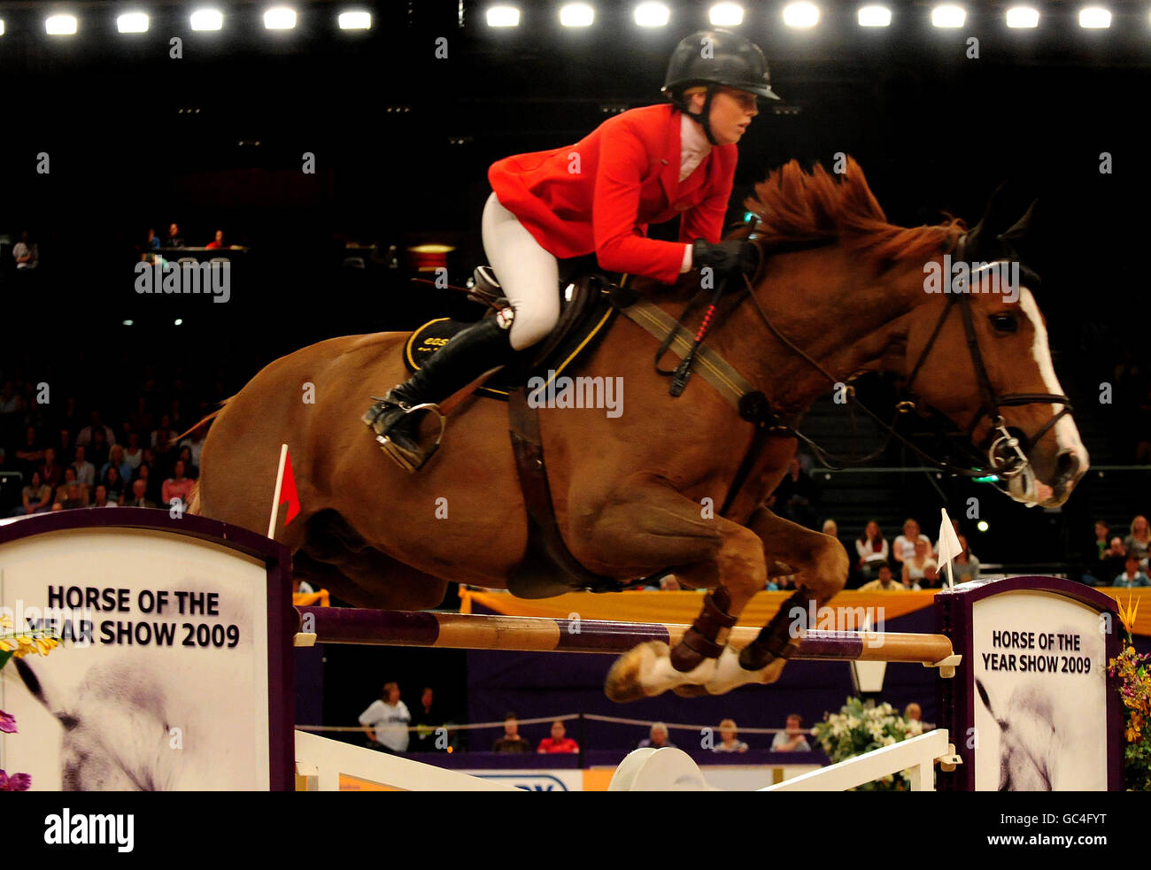 Equestrian - spectacle du Cheval de l'année 2009 - cinquième jour - Birmingham NEC.Ellen Whitaker, de Grande-Bretagne, sur Equimax Ocolado, remporte le meilleur pull de l'année du salon HOYS, au NEC, Birmingham. Banque D'Images