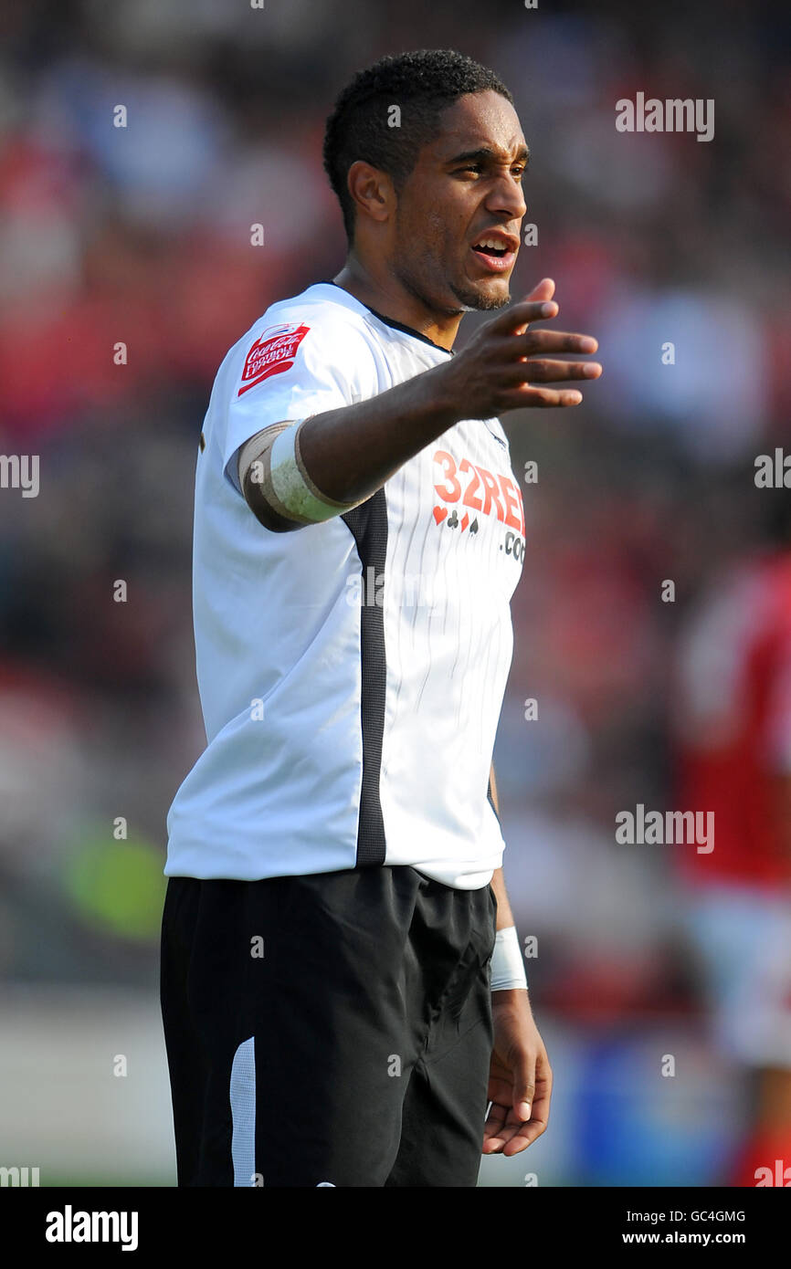 Football - Coca-Cola football League Championship - Barnsley v Swansea City - Oakwell Stadium. Ashley Willliams, Swansea City Banque D'Images