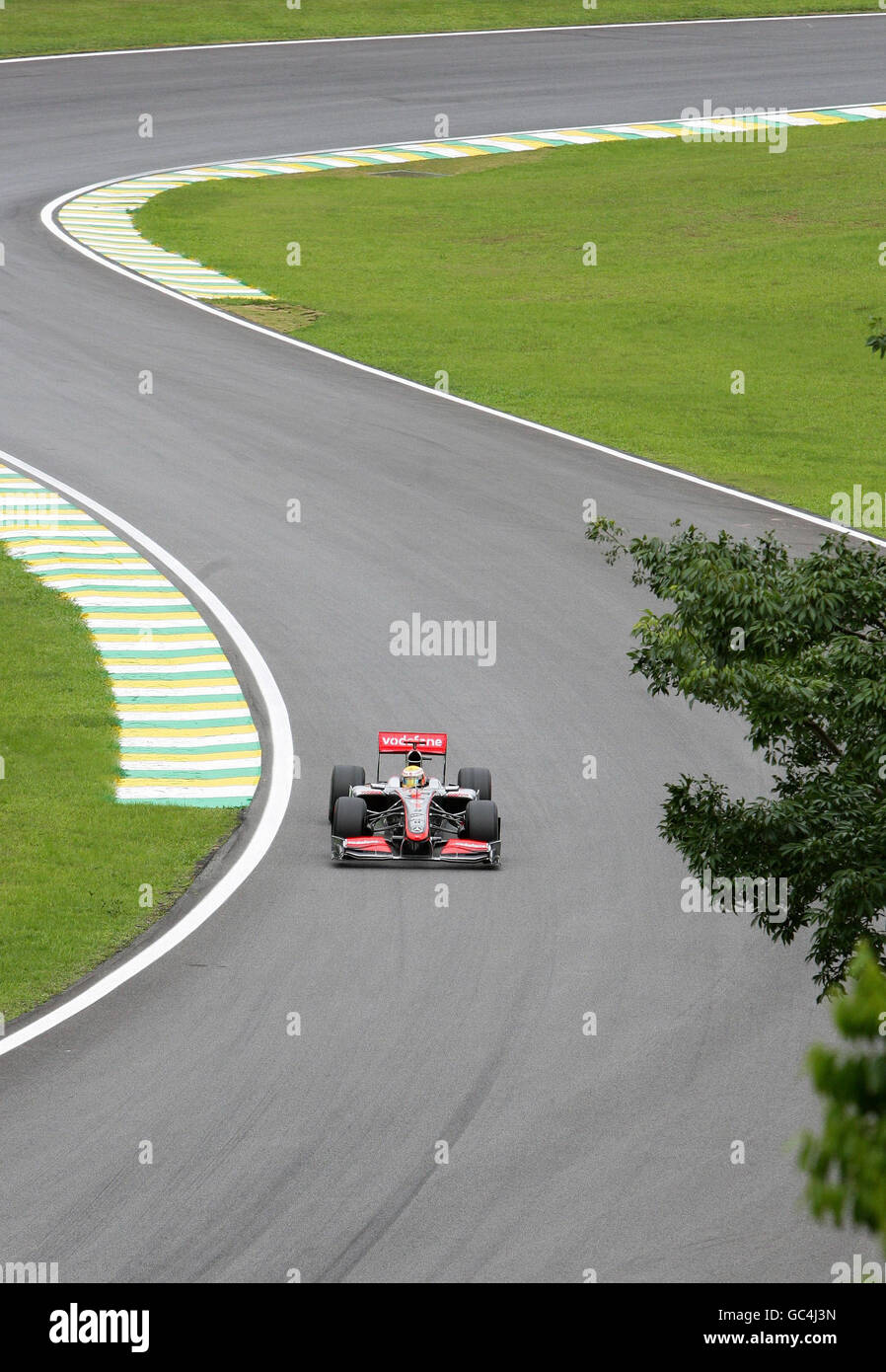 Course automobile Formula One - Grand Prix brésilien - Journée de pratique - Interlagos.Lewis Hamilton de McLaren pendant la deuxième séance d'entraînement pendant la journée d'entraînement à Interlagos, Sao Paulo. Banque D'Images