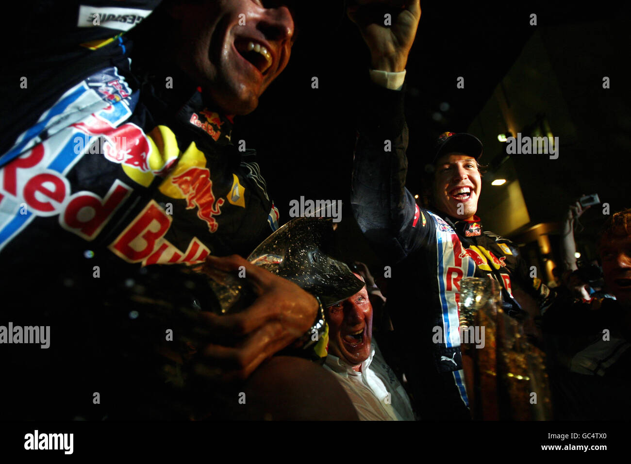 Sebastian Vettel, de Red Bull Racing, célèbre sa victoire lors du Grand Prix d'Abu Dhabi au circuit Yas Marina, aux Émirats arabes Unis. Banque D'Images