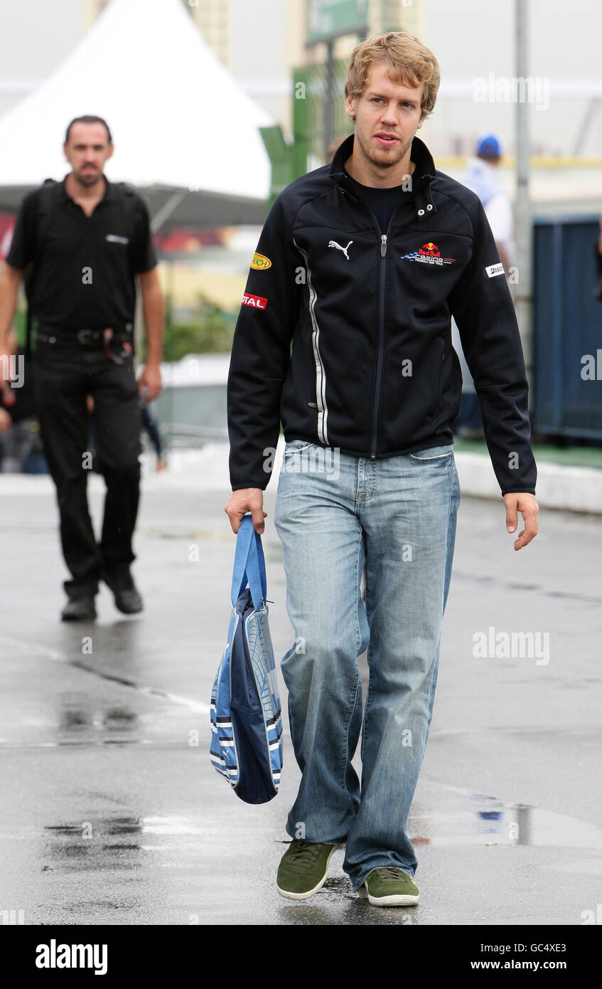 Courses automobiles - Grand Prix brésilien - Paddock Day - Interlagos.Sebastian Vettel de Red Bull arrive à Interlagos, Sao Paulo. Banque D'Images