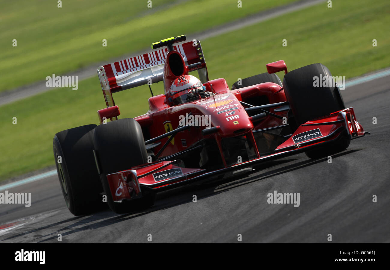 Kimi Raikkonen de Ferrari lors de la troisième séance d'entraînement du Grand Prix d'Abu Dhabi au circuit Yas Marina, Émirats arabes Unis. Banque D'Images