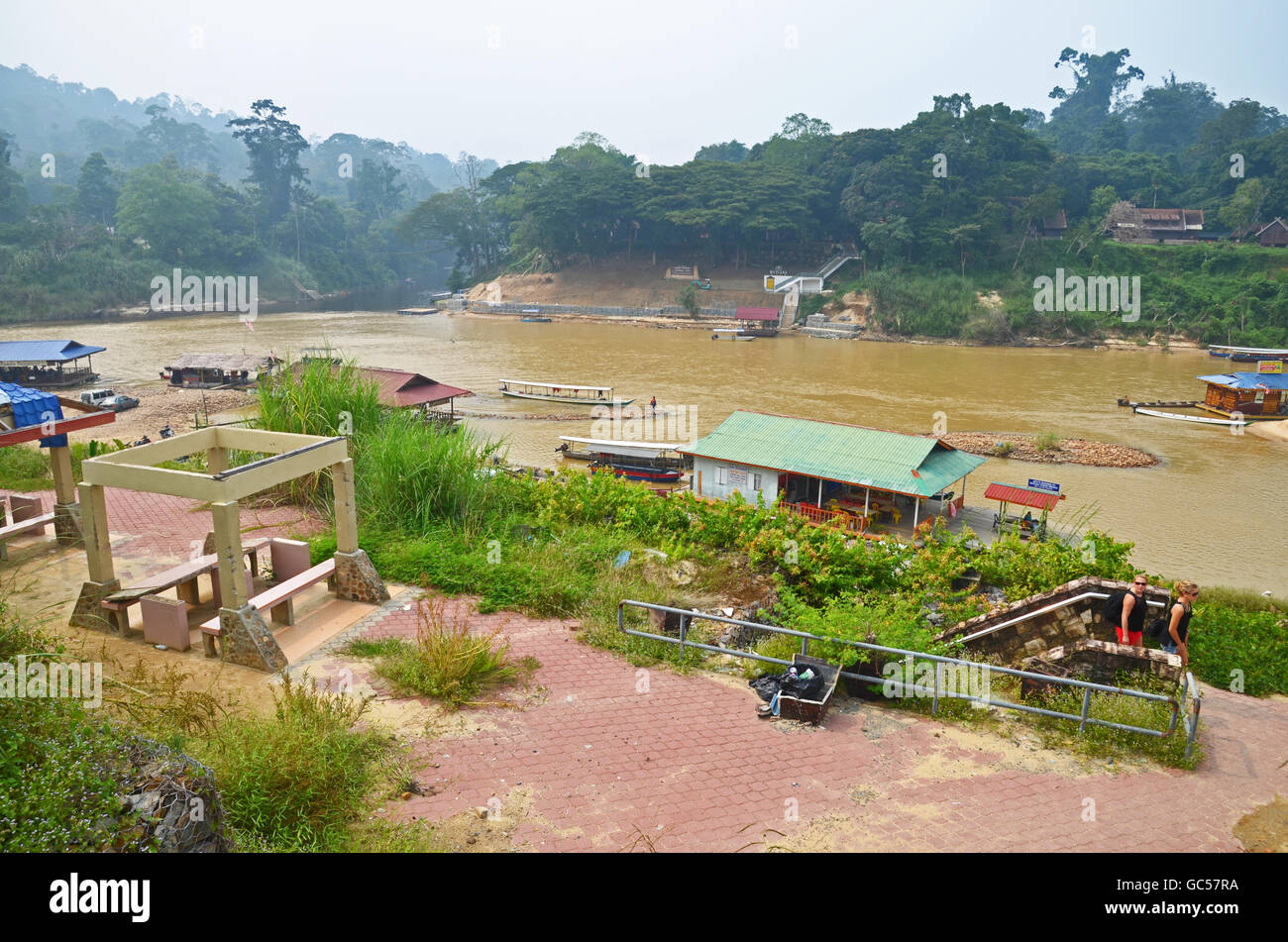La rivière de Kuala Tahan à Parc National Taman Negara, Malaisie Banque D'Images