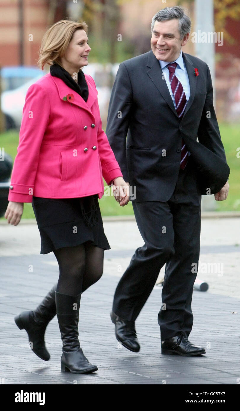 Le Premier ministre Gordon Brown et sa femme Sarah lors d'une visite au North Glasgow College, en Écosse. Banque D'Images