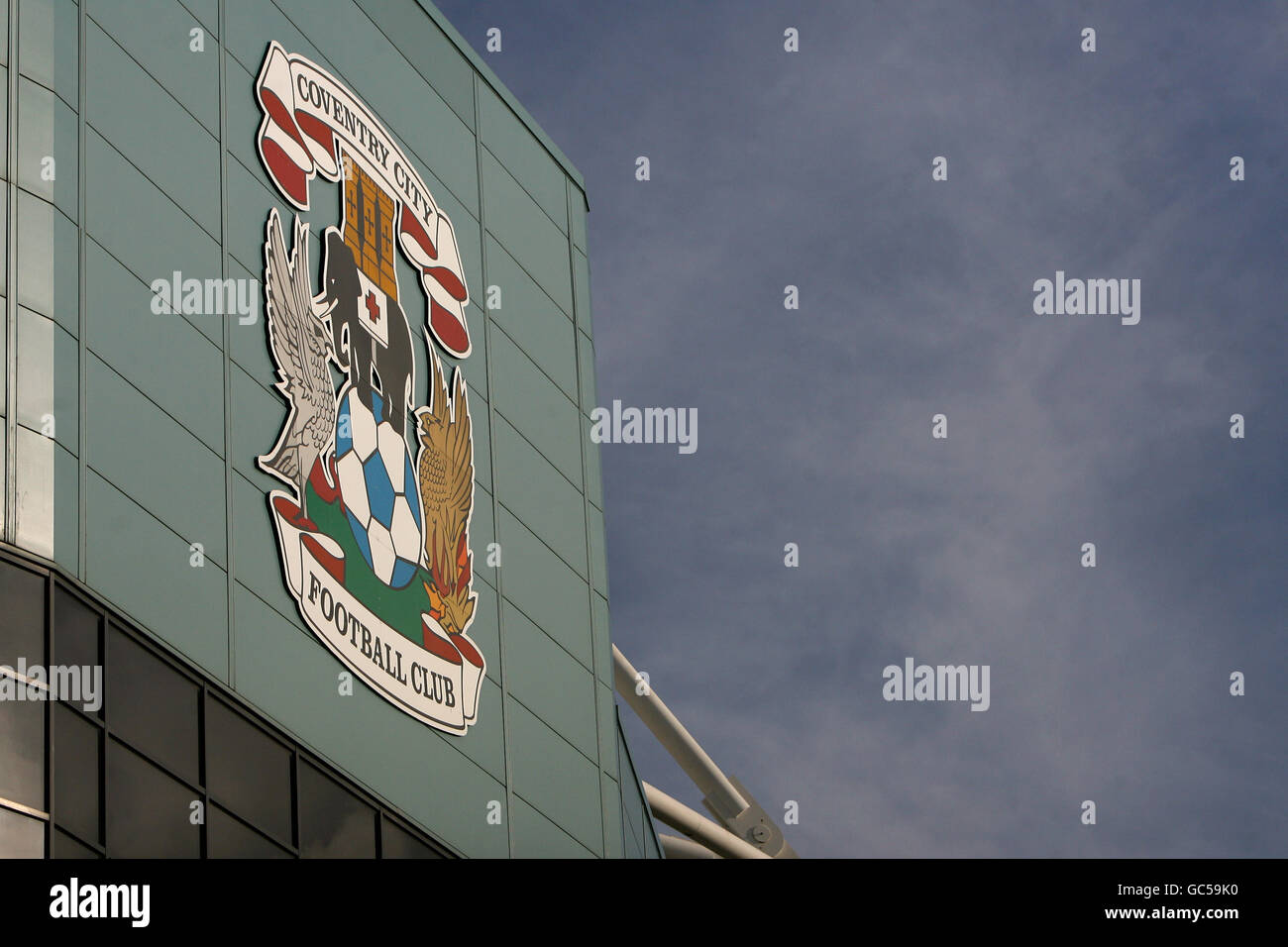 Vue générale du logo Coventry City sur le côté de la Ricoh Arena. Banque D'Images