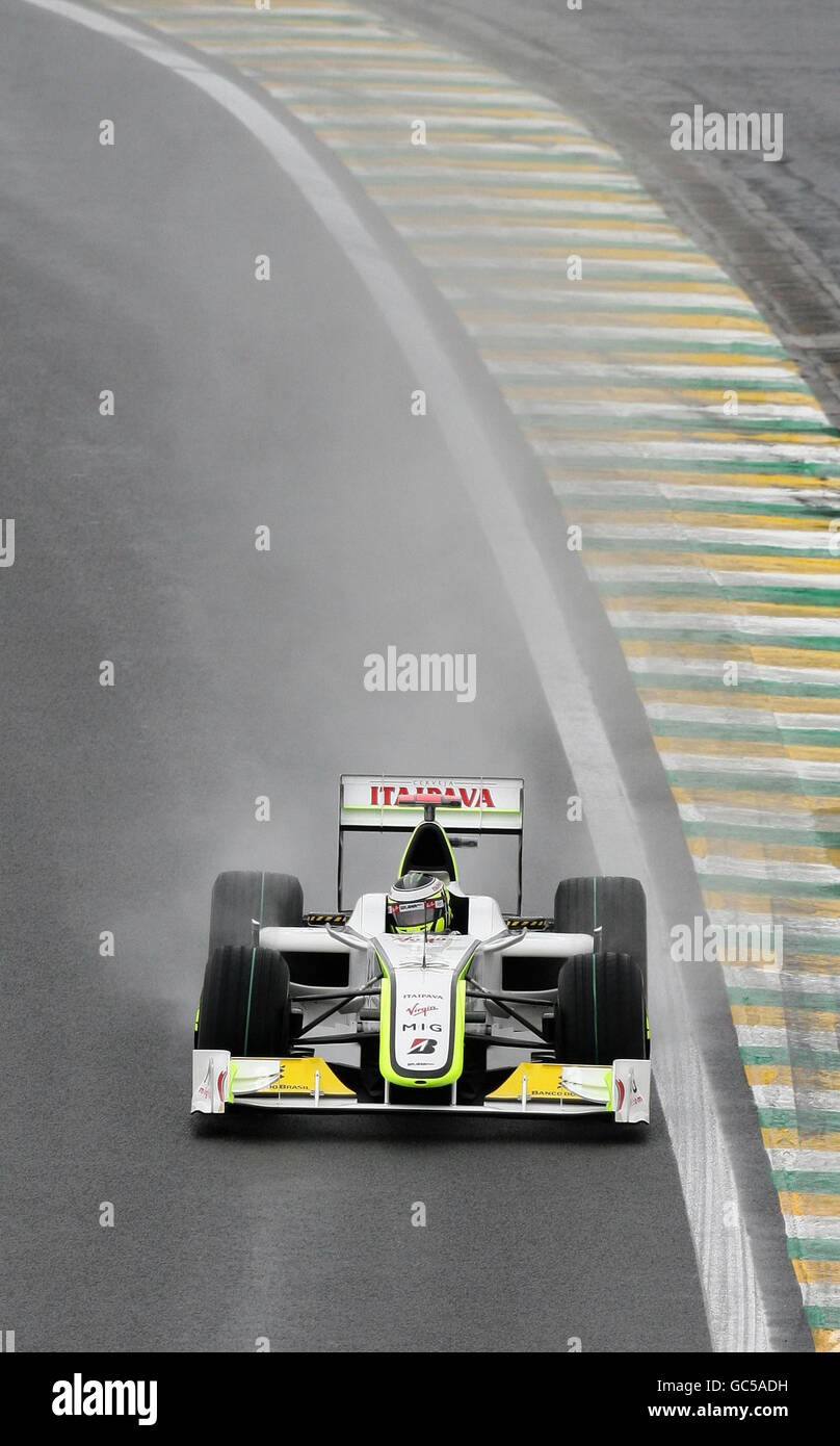 Affrontez Jenson Button de GP lors d'une séance d'entraînement finale raccourcie lors des qualifications à Interlagos, Sao Paulo. Banque D'Images