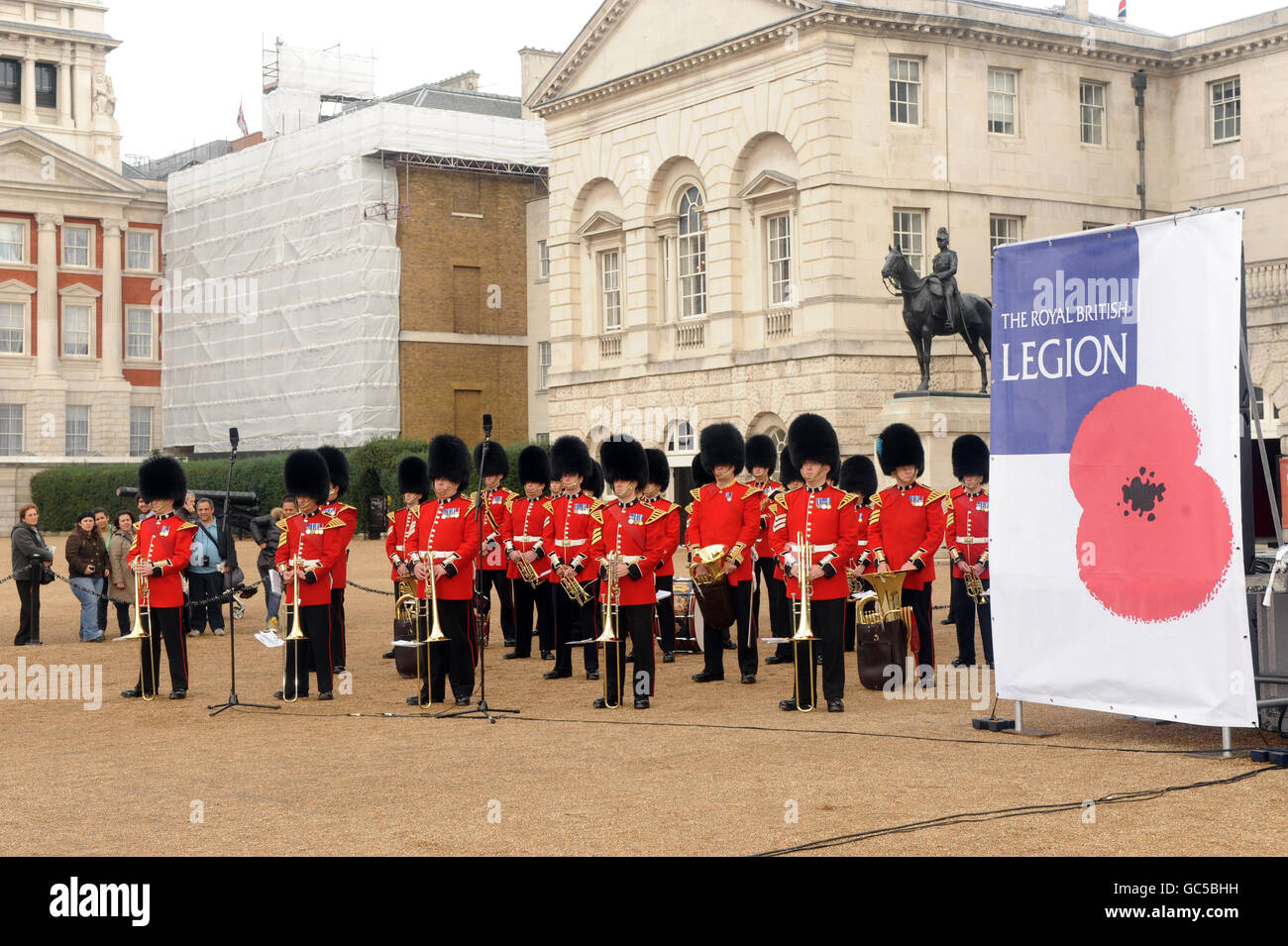 La bande des gardes irlandais lors du lancement de l'appel du coquelicot 2009 à Horse Guards Parade, dans le centre de Londres. Banque D'Images