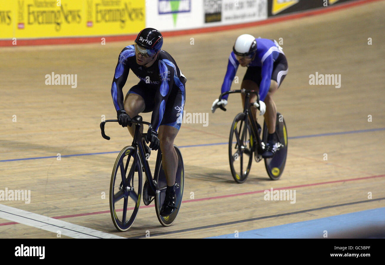 Chris Hoy remporte sa quart de finale dans le Sprint ouvert lors des championnats britanniques de cyclisme sur piste senior au Vélodrome de Manchester, à Manchester. Banque D'Images