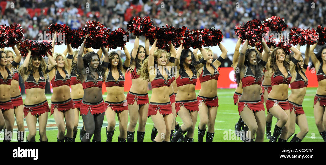 American Football - NFL - New England Patriots v Tampa Bay Buccaneers -  Wembley Stadium. Mark LeVoir, New England Patriots Stock Photo - Alamy