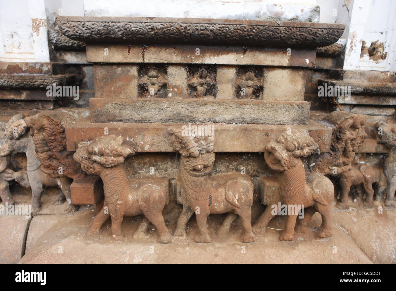 Sculptures à un temple hindou près de thrissur, Kerala Banque D'Images