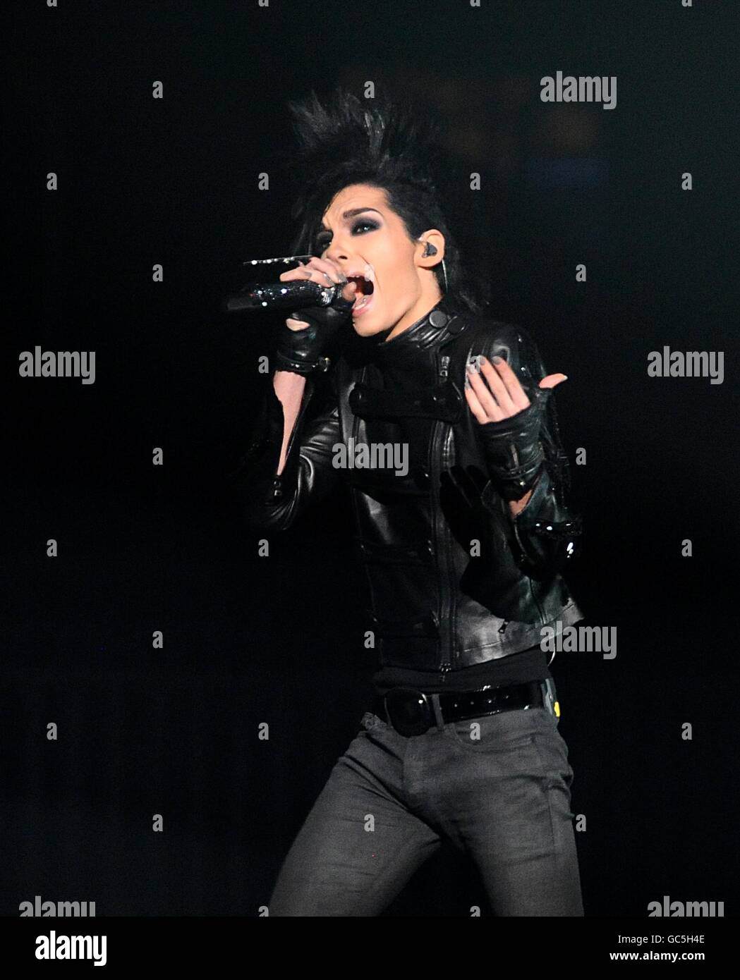 Bill Kaulitz de l'hôtel Tokio se produit sur scène aux MTV Europe Music Awards 2009 à O2 World à Berlin, en Allemagne. Banque D'Images