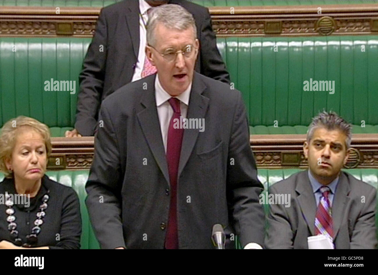 Le député de Hilary Benn, secrétaire à l'Environnement, fait une déclaration à la Chambre des communes sur la réponse du gouvernement aux inondations de Cumbria. Banque D'Images