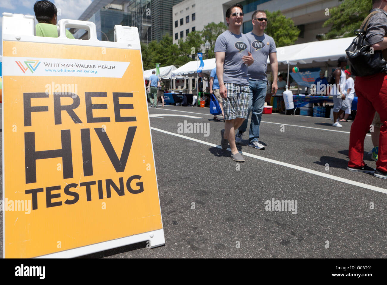Le test VIH gratuit inscription au Festival de la fierté nationale 2016 (test de dépistage du VIH, de fierté mois) - Washington, DC USA Banque D'Images