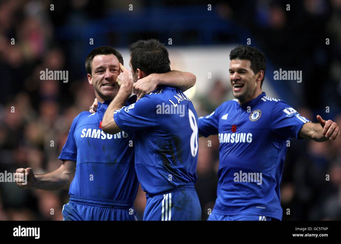 John Terry, de Chelsea (à gauche), célèbre avec son coéquipier Frank Lampard (À droite) et Michael Ballack (à droite) après avoir pris la première direction but du jeu Banque D'Images