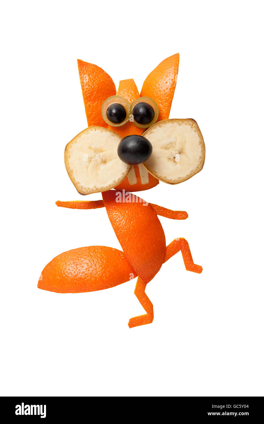 Écureuil danse faite de fruits sur fond blanc Banque D'Images