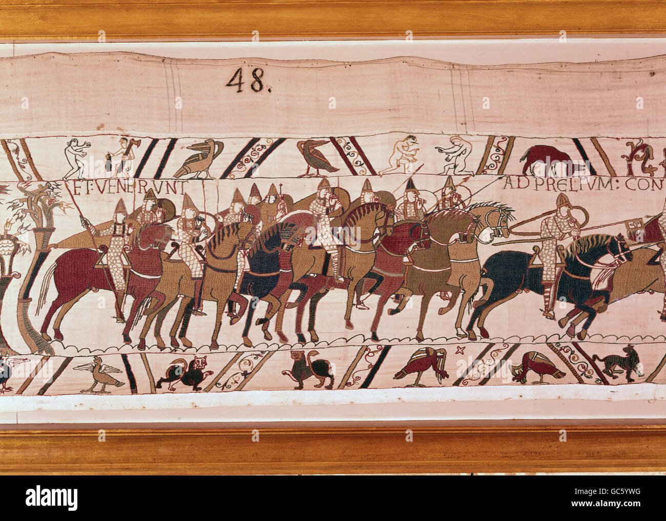 Beaux-arts, du moyen âge, le roman, tapisserie de Bayeux, Norman, en Angleterre, vers 1070 - vers 1082, détail, bataille de Hastings, 14.10.1066, les chevaliers normands, musée municipal de Bayeux, conquête 1066, William I "le Conquérant", l'armure, cotte de mailles, casque, chevaux, ca Banque D'Images