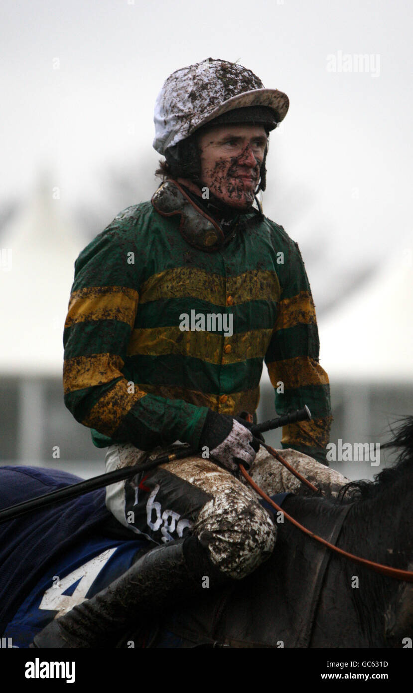 Courses hippiques - la Charity HEROS Challow Hurdle Day - Hippodrome de Newbury.Jockey Tony McCoy sur Karabak après avoir terminé dans le Racing UK sur Virgin 536 long Walk Hurdle Banque D'Images