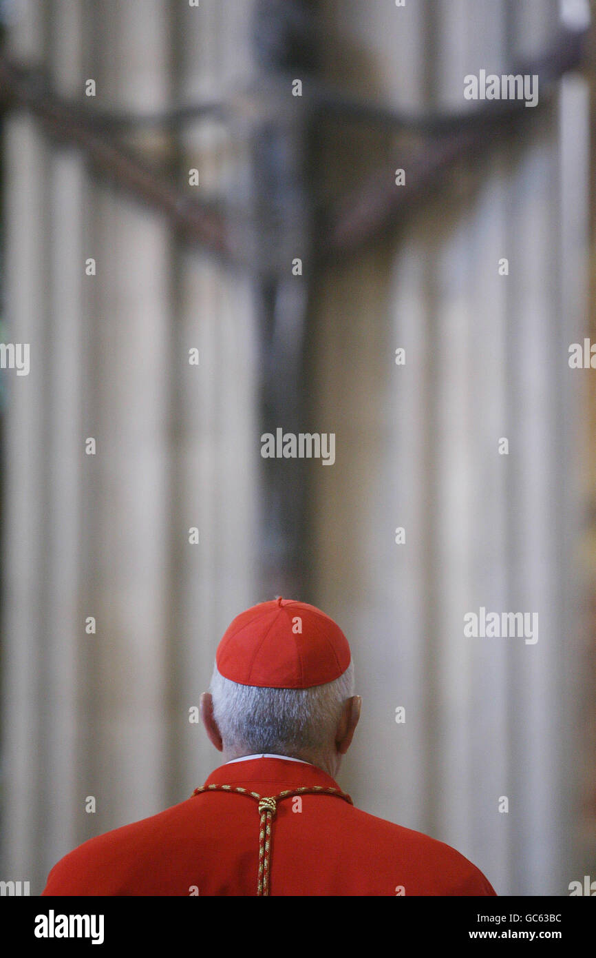 Le cardinal Keith O'Brien aux funérailles du cardinal Cahal Daly, ancien primat catholique de toute l'Irlande, à la cathédrale Saint-Patrick d'Armagh. Banque D'Images