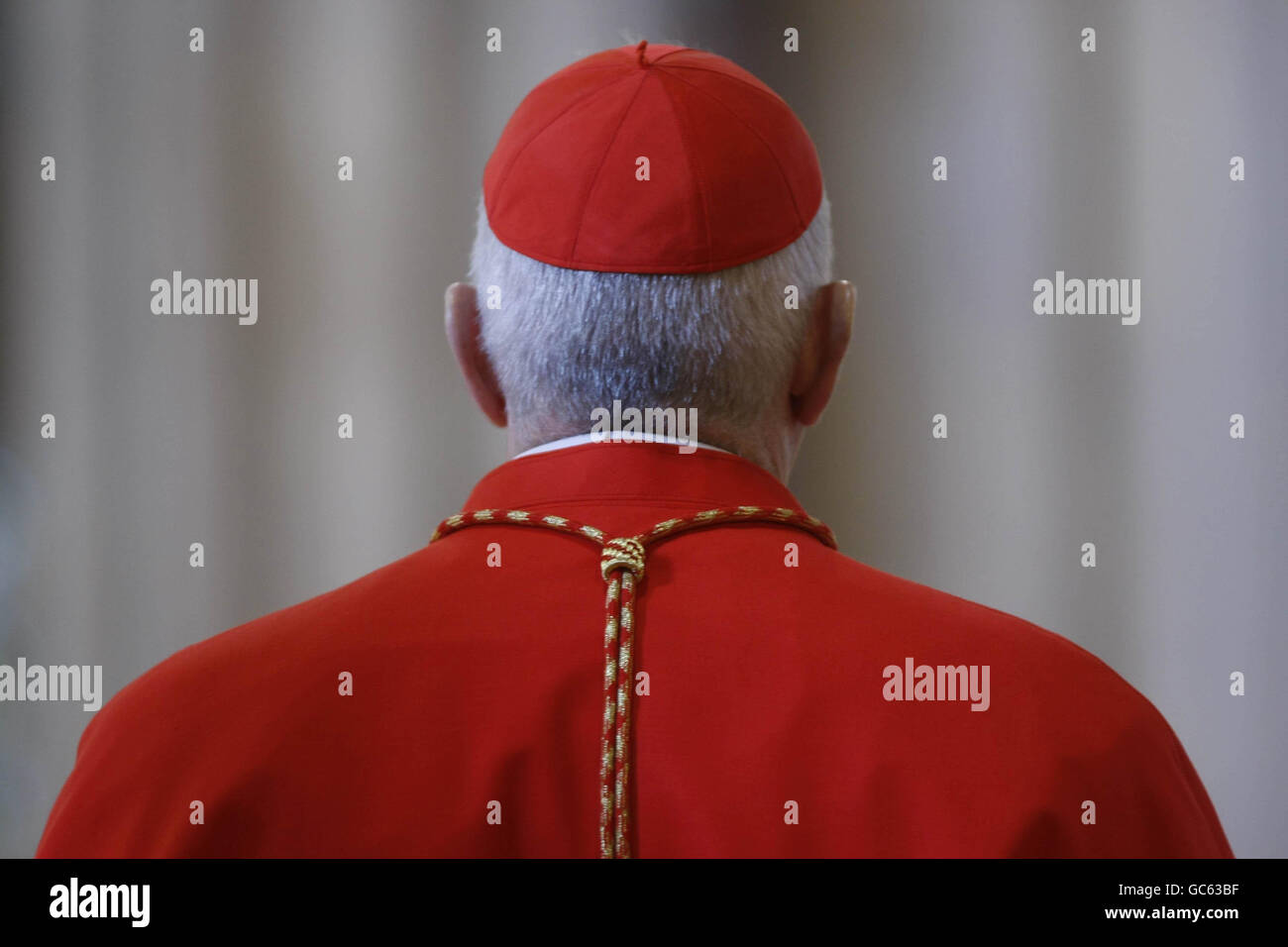 Le cardinal Keith O'Brian aux funérailles du cardinal Cahal Daly, ancien primat catholique de toute l'Irlande, à la cathédrale Saint-Patrick d'Armagh. Banque D'Images