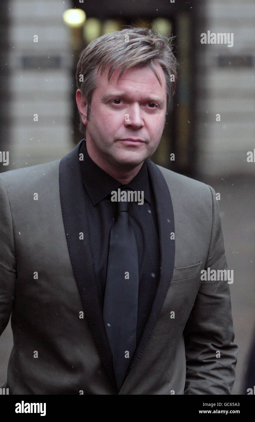 Darren Day quitte le tribunal du shérif d'Édimbourg, où une affaire de conduite avec boissons a été ouverte contre lui, Edimbourg. Banque D'Images