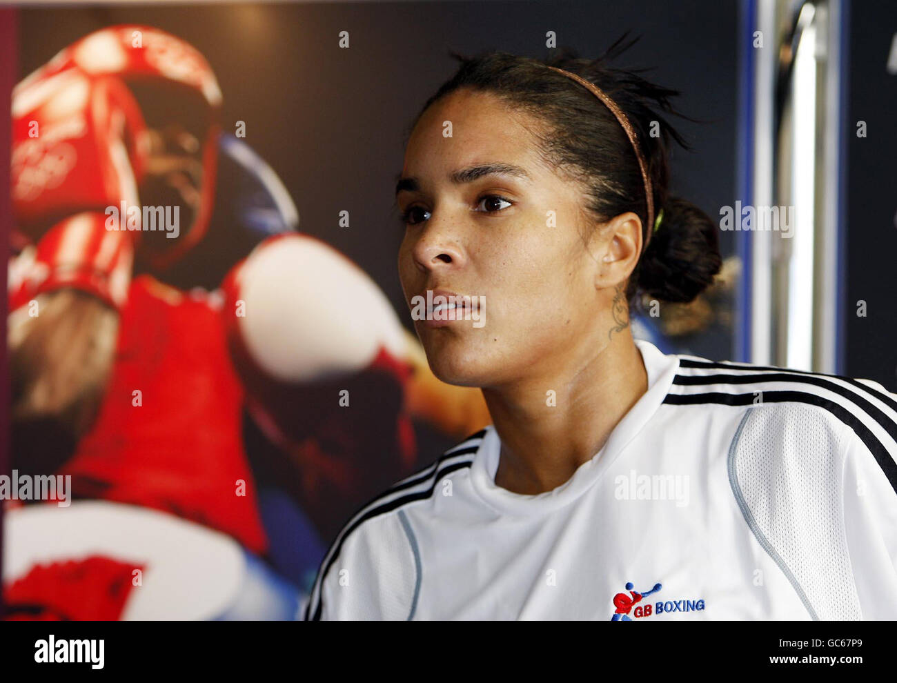 Lesley Sackey, qui se bat à Welterweight, est le grand espoir de boxe olympique britannique à l'Excel Arena de Londres. Banque D'Images