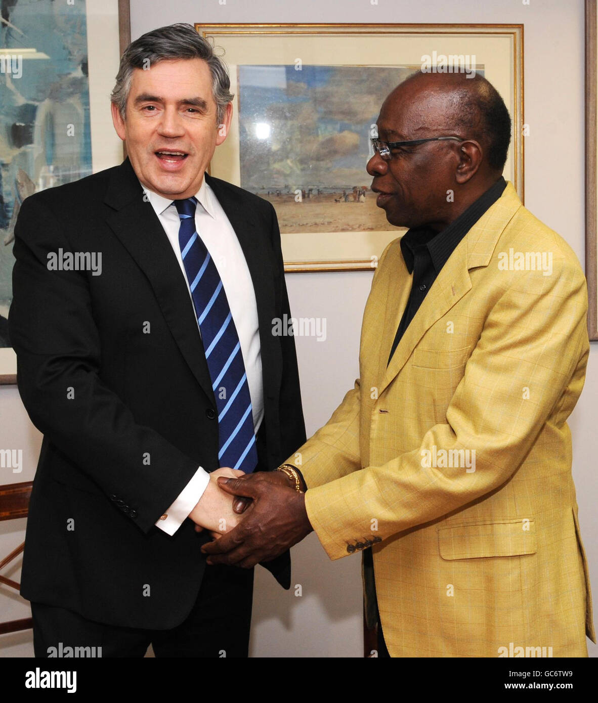 Le Premier ministre britannique Gordon Brown rencontre Jack Warner, vice-président de la FIFA à Trinidad, où il assistera à la réunion des chefs de gouvernement du Commonwealth. Banque D'Images