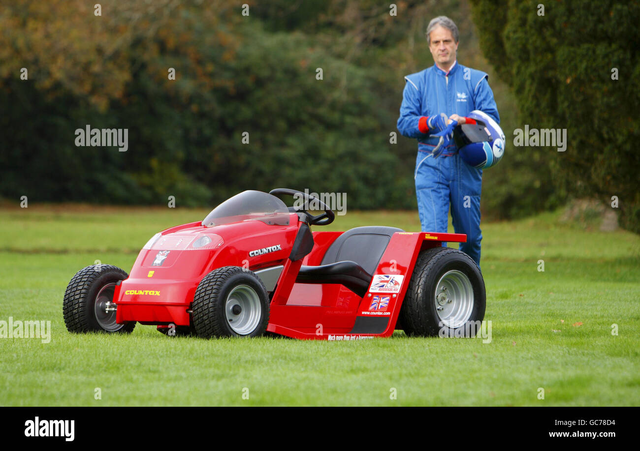 Don Wales, petit-fils de Sir Malcolm Campbell, est assis à bord d'une machine, code nommé Project Runningblade, au musée de l'automobile Beaulieu dans la New Forest, Hampshire. Banque D'Images