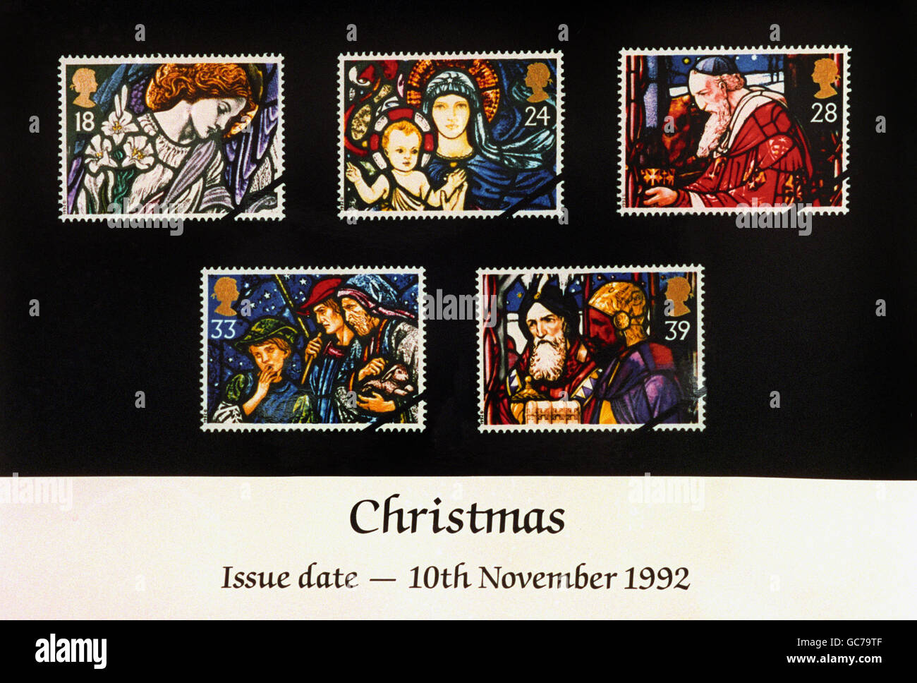 UNE SÉRIE DE CINQ TIMBRES DE NOËL, REPRÉSENTANT DES SCÈNES DE LA NATIVITÉ DES VITRAUX DES ÉGLISES BRITANNIQUES. Banque D'Images