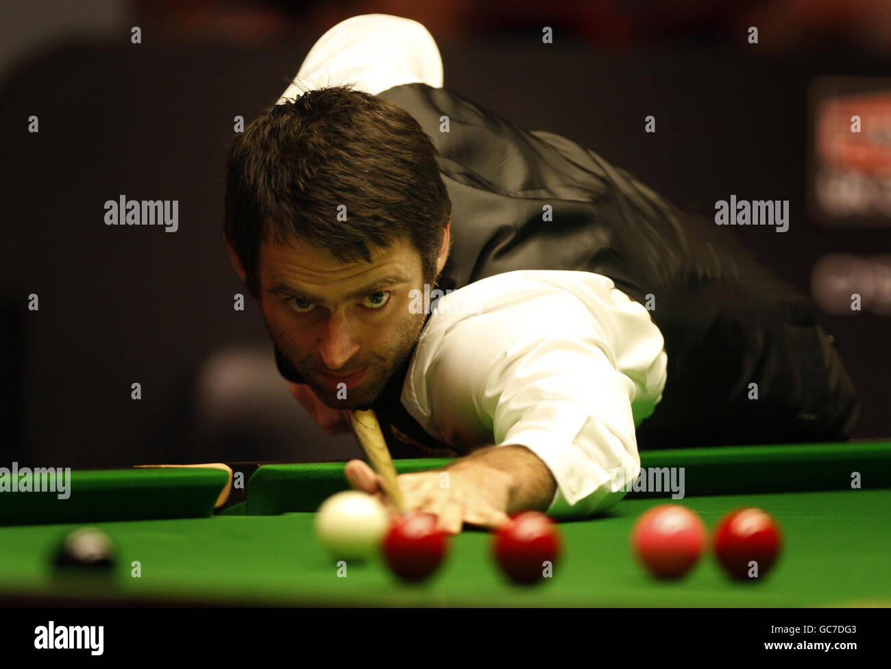 Ronnie O'Sullivan d'Angleterre sur la table lors du match du quart de finale contre Mark Selby d'Angleterre pendant le championnat du Royaume-Uni Pukka Pies au Telford International Centre, Telford. Banque D'Images Ronnie O'Sullivan d'Angleterre sur la table lors du match du quart de finale contre Mark Selby d'Angleterre pendant le championnat du Royaume-Uni Pukka Pies au Telford International Centre, Telford. Banque D'Images