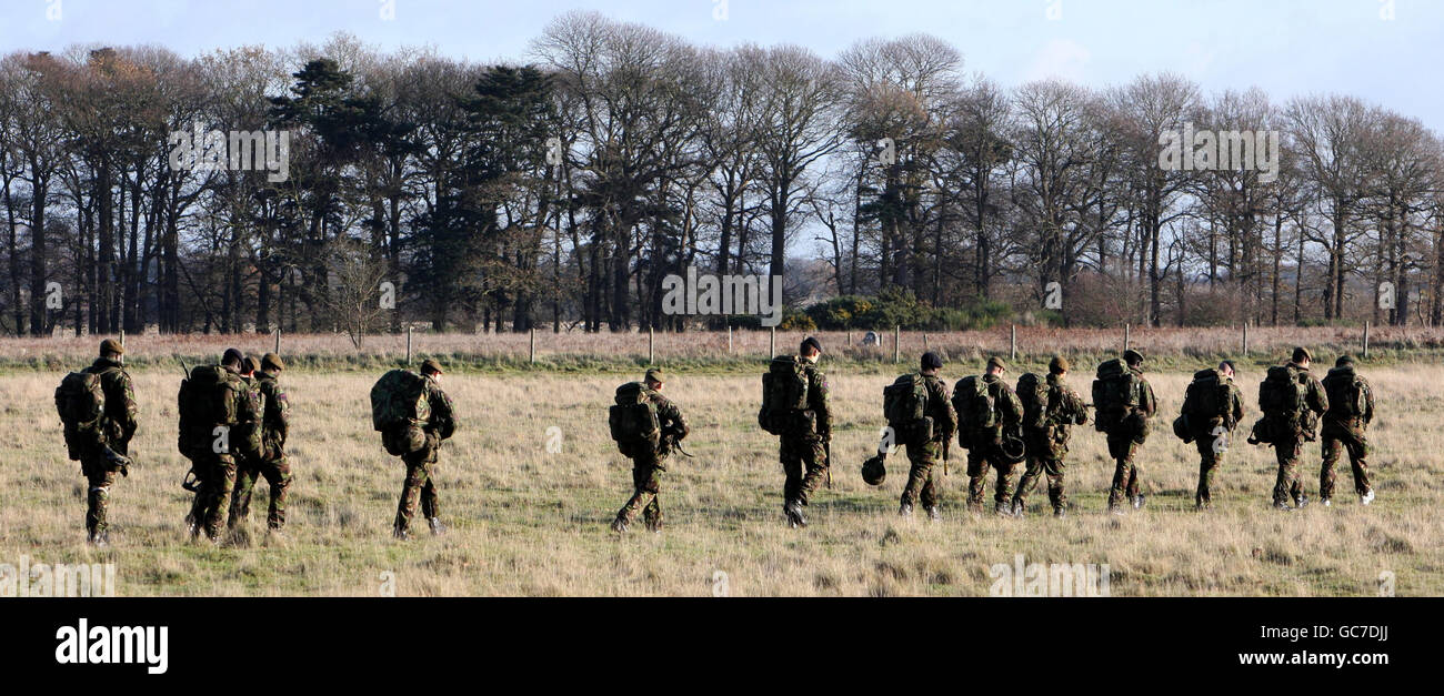 Le Régiment de l'Armée territoriale de Londres exerce dans la zone d'entraînement du camp de Wretham, à Thetford, dans le Norfolk, alors que le régiment se prépare pour le service opérationnel en Afghanistan l'année prochaine. Banque D'Images