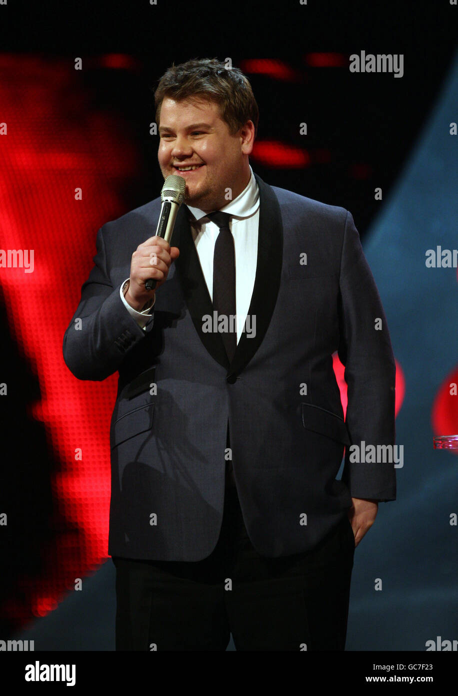 Le comédien James Corden sur scène lors des prix de personnalité de l'année de la BBC Sports à la Sheffield Arena, Sheffield . Banque D'Images